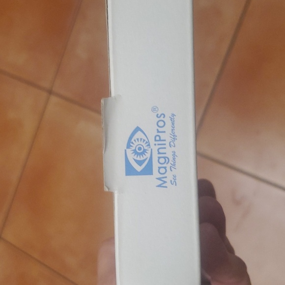 New Large Rectangular Handheld Magnifier - Picture 4 of 4